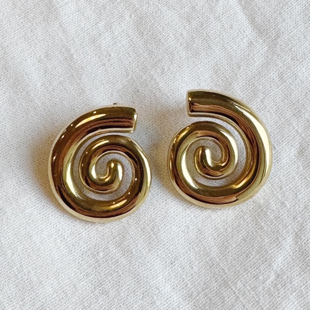gold spiral round stud earrings